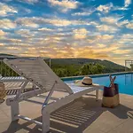 Vilă Guesto With Private Pool By Mindyourvilla