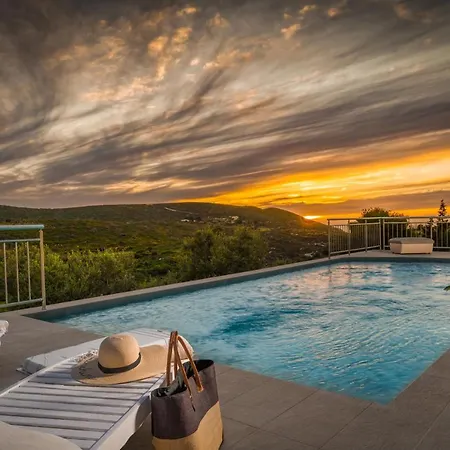Guesto With Private Pool By Mindyourvilla Vilă Anafonítria