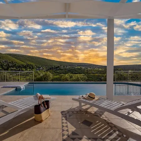 Guesto With Private Pool By Mindyourvilla *