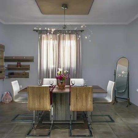 Guesto With Private Pool By Mindyourvilla * Anafonítria