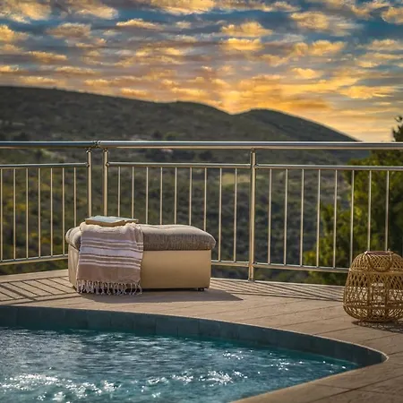 Guesto With Private Pool By Mindyourvilla * Anafonítria