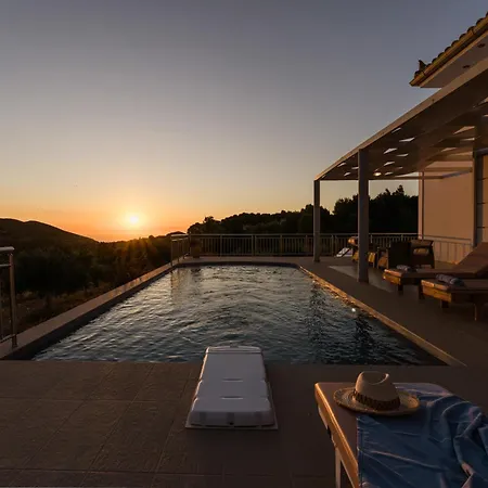 Guesto With Private Pool By Mindyourvilla * Anafonítria