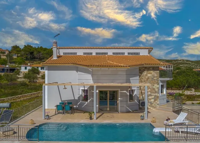 Guesto With Private Pool By Mindyourvilla Anafonítria